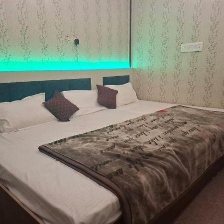 Hotel Sgh Subhadra Guest House Ayodhya エクステリア 写真