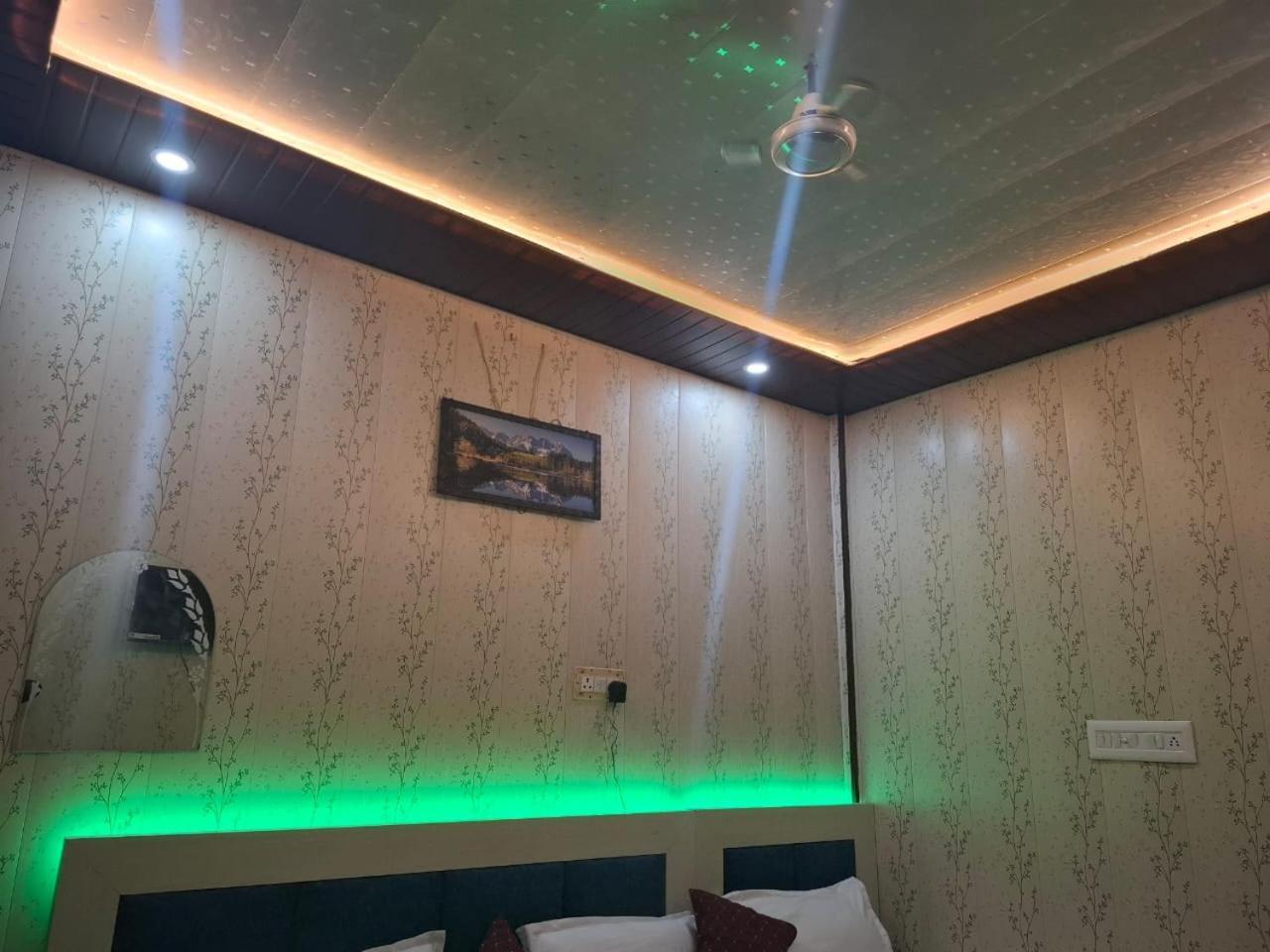 Hotel Sgh Subhadra Guest House Ayodhya エクステリア 写真