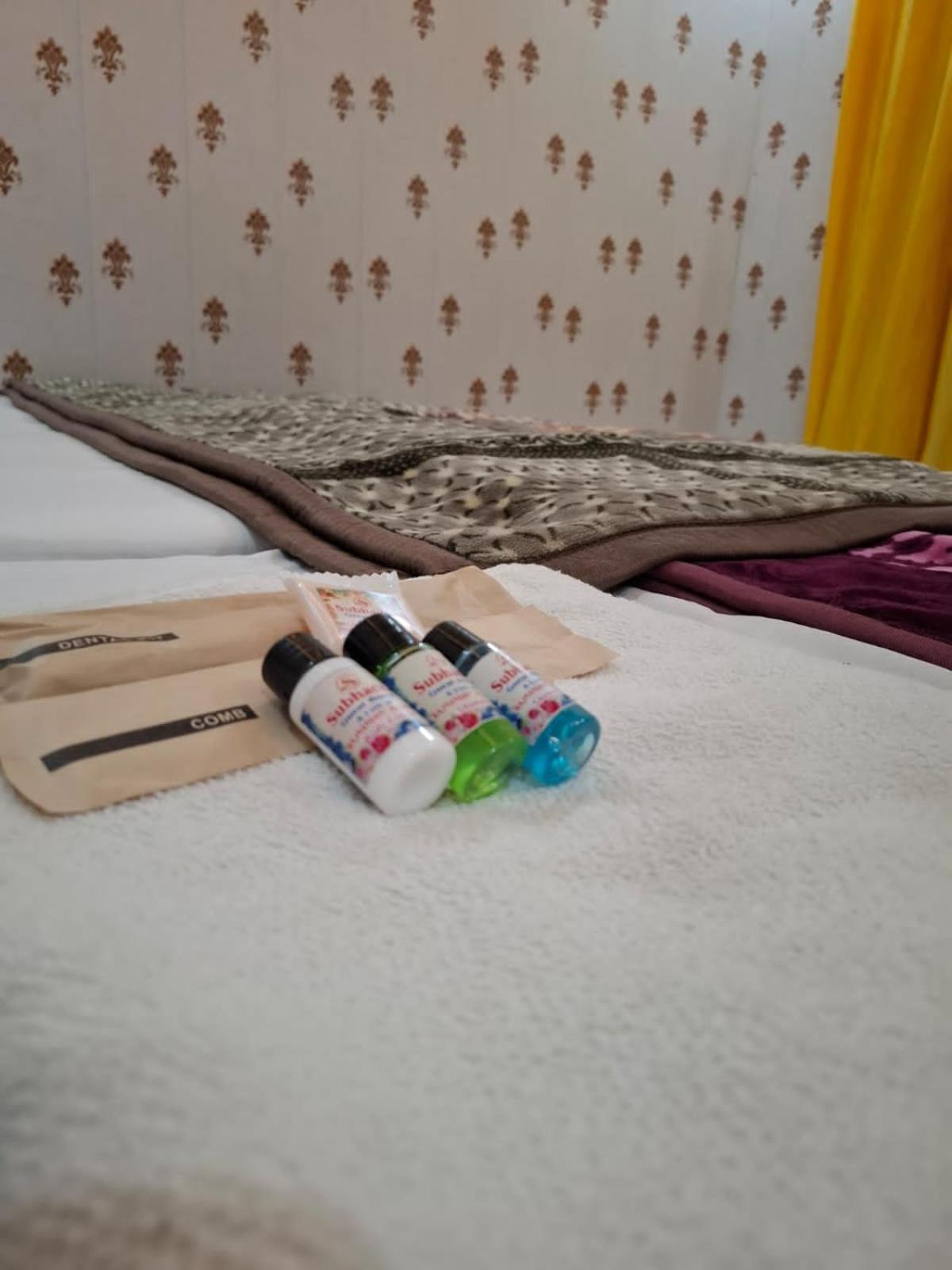 Hotel Sgh Subhadra Guest House Ayodhya エクステリア 写真
