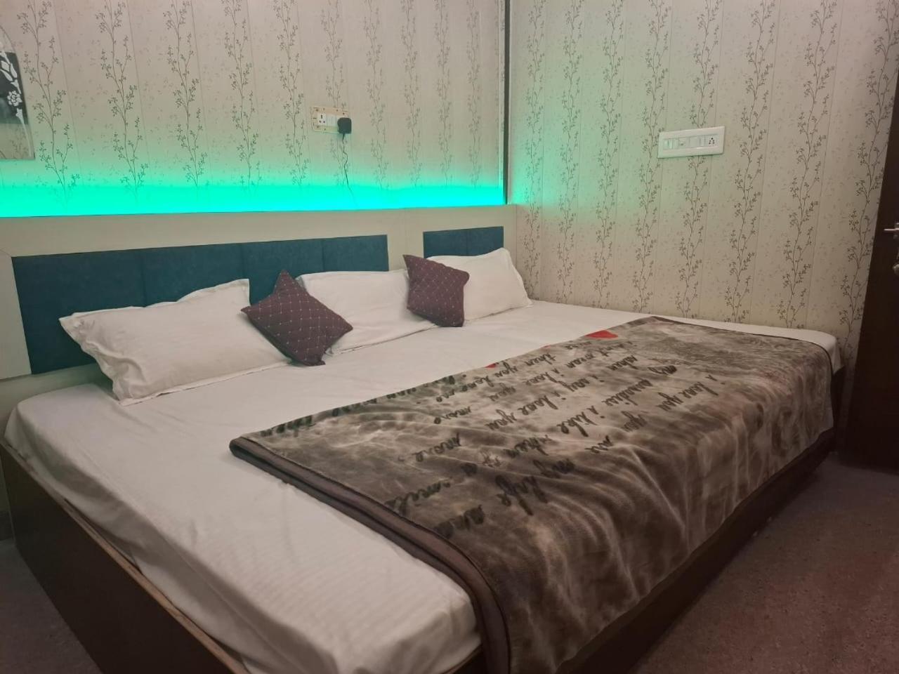 Hotel Sgh Subhadra Guest House Ayodhya エクステリア 写真
