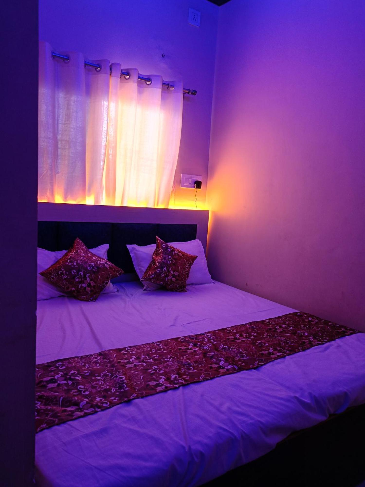 Hotel Sgh Subhadra Guest House Ayodhya エクステリア 写真
