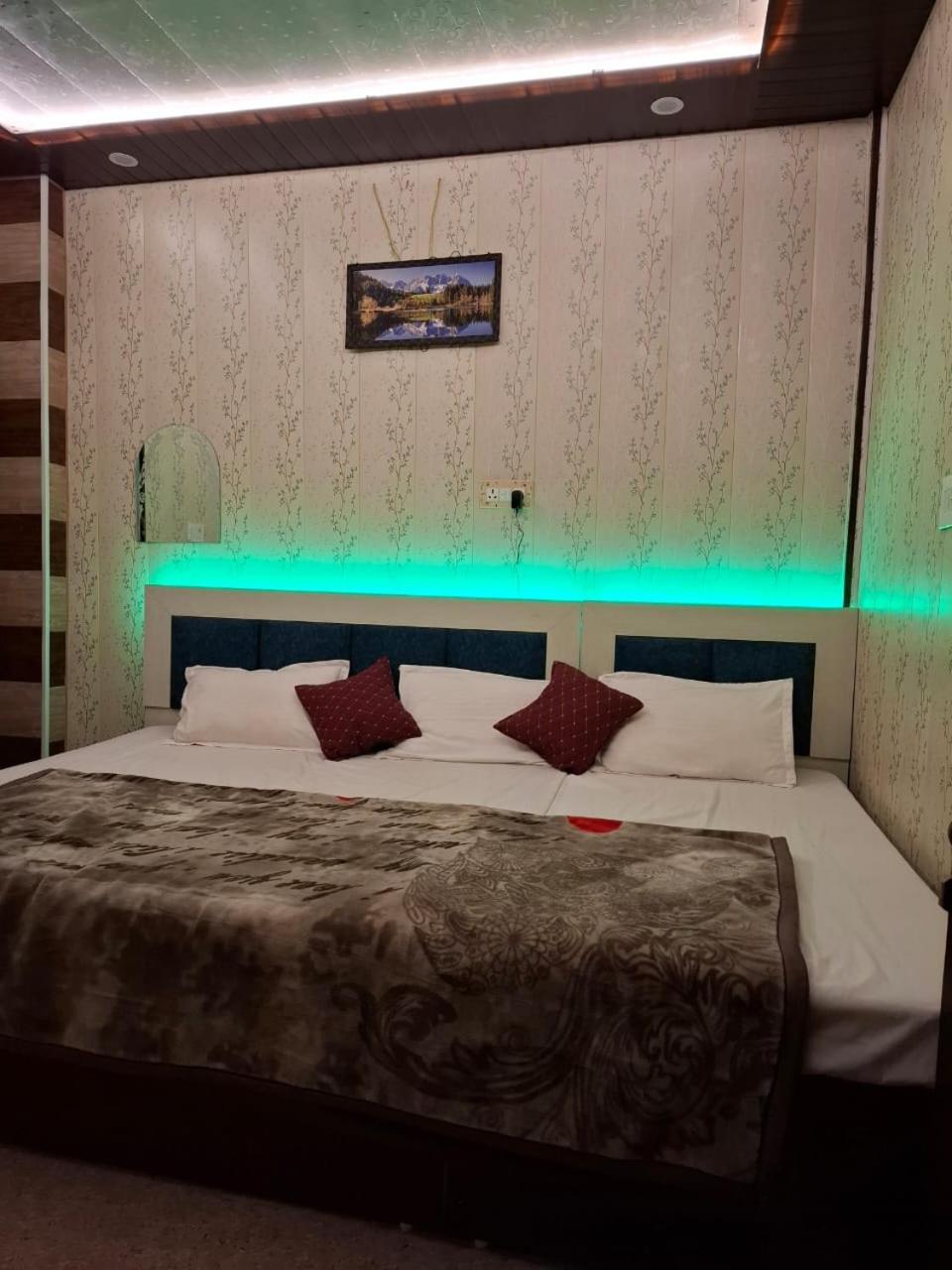 Hotel Sgh Subhadra Guest House Ayodhya エクステリア 写真