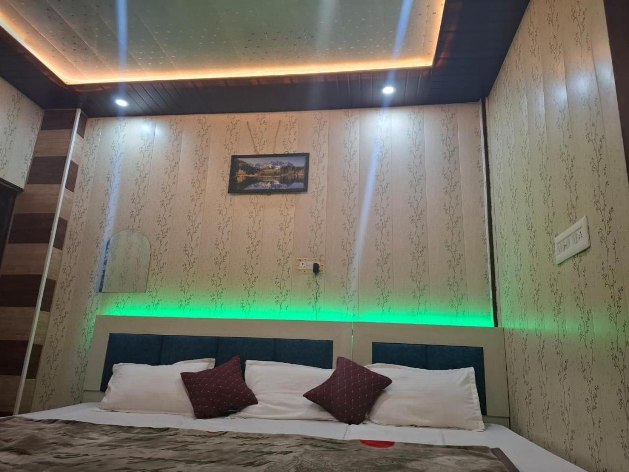 Hotel Sgh Subhadra Guest House Ayodhya エクステリア 写真